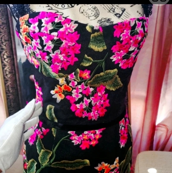 Dress - Picture 3 of 5